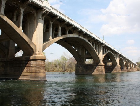 Gervais Street Bridge (Flickr: cmh2315fl)